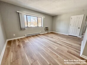 837 River St, Unit 12 in Boston, MA - Foto de edificio - Building Photo