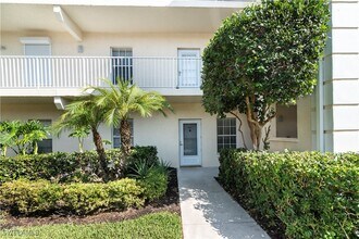 3245 Cypress Glen Way in Naples, FL - Building Photo - Building Photo
