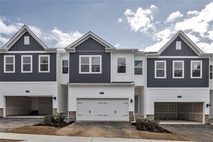 130 Scotland Ln in Harmony, PA - Building Photo