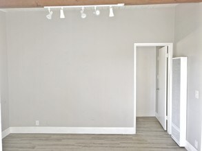 128 Normandie Ave-Unit -E in Los Angeles, CA - Building Photo - Building Photo