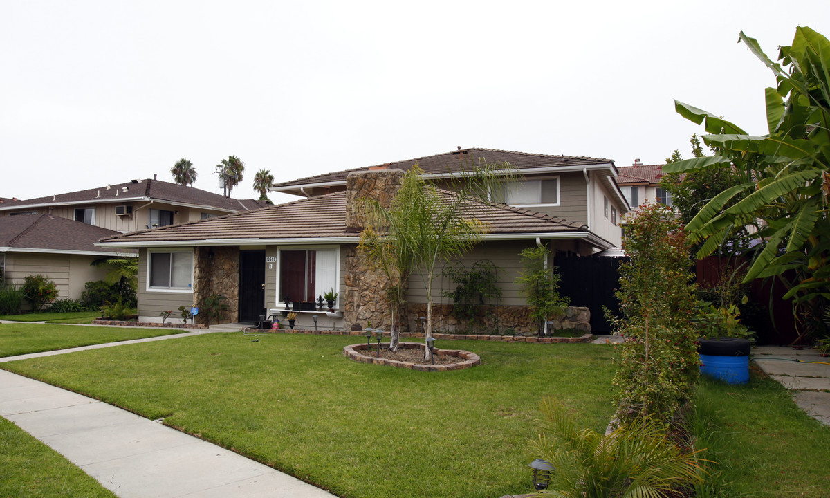 13561 Arizona St in Westminster, CA - Building Photo