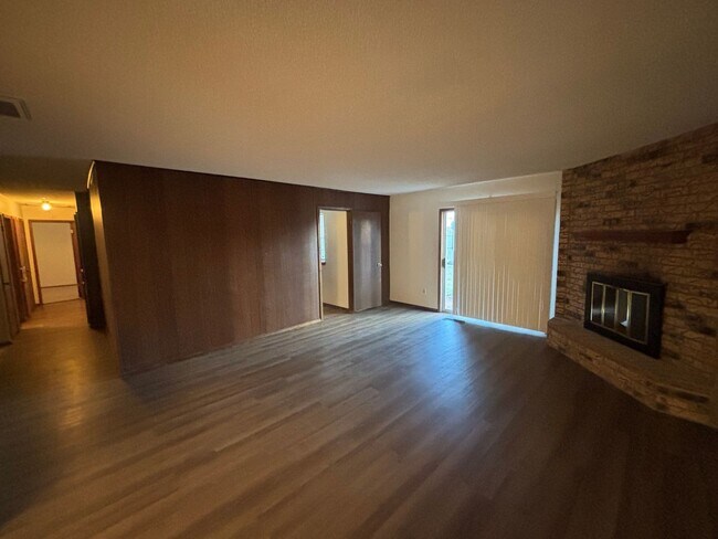 102 Chickasaw Ln in Yukon, OK - Foto de edificio - Building Photo