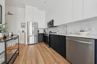 Evani 3223 Wilshire in Santa Monica, CA - Building Photo - Building Photo