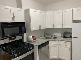 56 Glenwood Ave in Jersey City, NJ - Building Photo