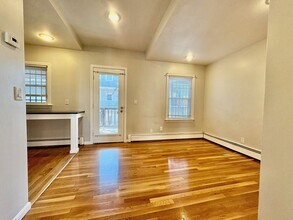 131 W 7th St, Unit 2 in Boston, MA - Building Photo - Building Photo