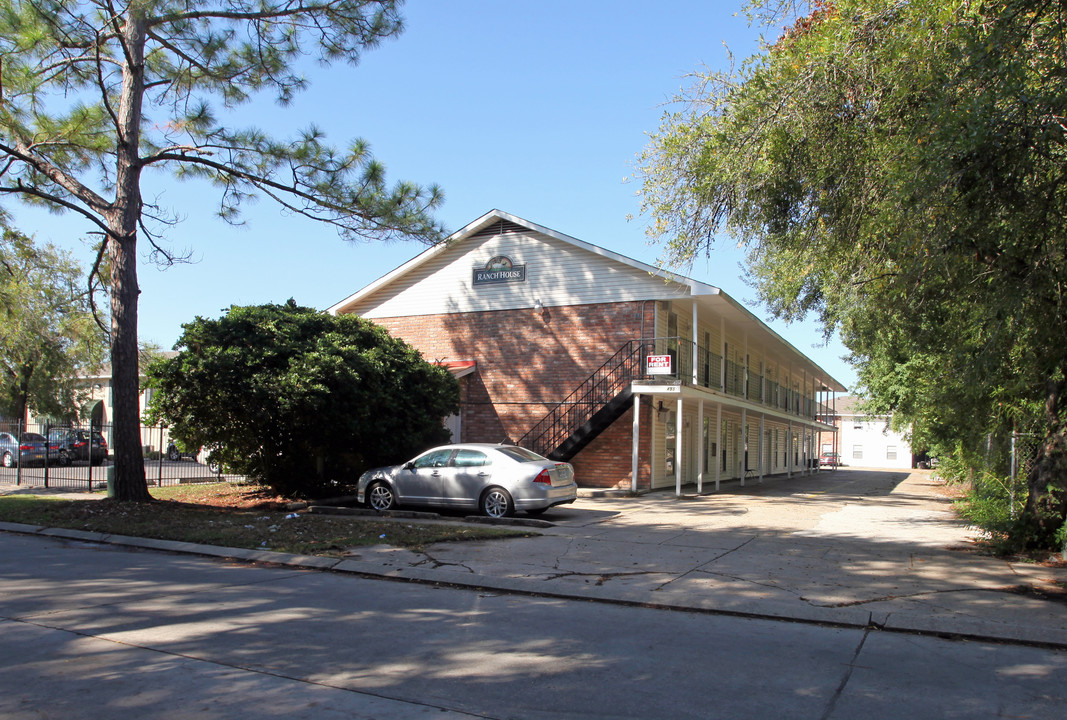 Ranch House in Baton Rouge, LA - Building Photo