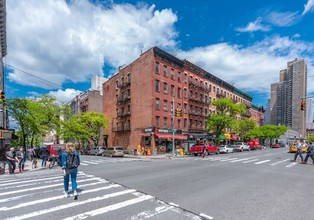 689 Tenth Ave in New York, NY - Building Photo - Building Photo