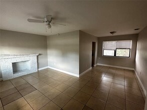 61 NE 195th St in Miami, FL - Building Photo - Building Photo