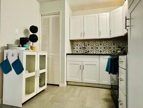 5908 Kiam St in Houston, TX - Building Photo - Building Photo
