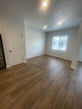 15071 S Reins Wy in Bluffdale, UT - Building Photo - Building Photo