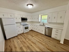 14112 Pine St in Omaha, NE - Foto de edificio - Building Photo