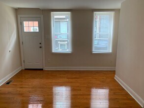 1229 E Oxford St-Unit -Unit A in Philadelphia, PA - Foto de edificio - Building Photo