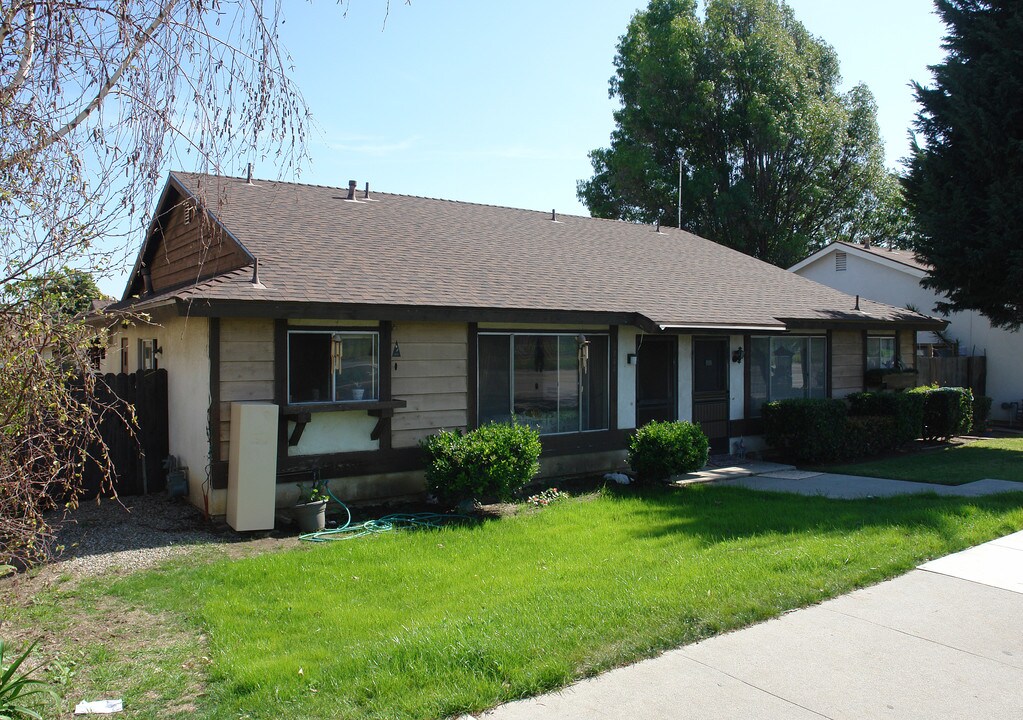 8842-8844 N Bank Dr in Ventura, CA - Foto de edificio