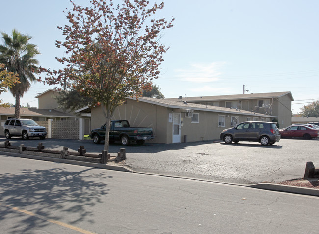 783 Jana Way in Hanford, CA - Foto de edificio - Building Photo