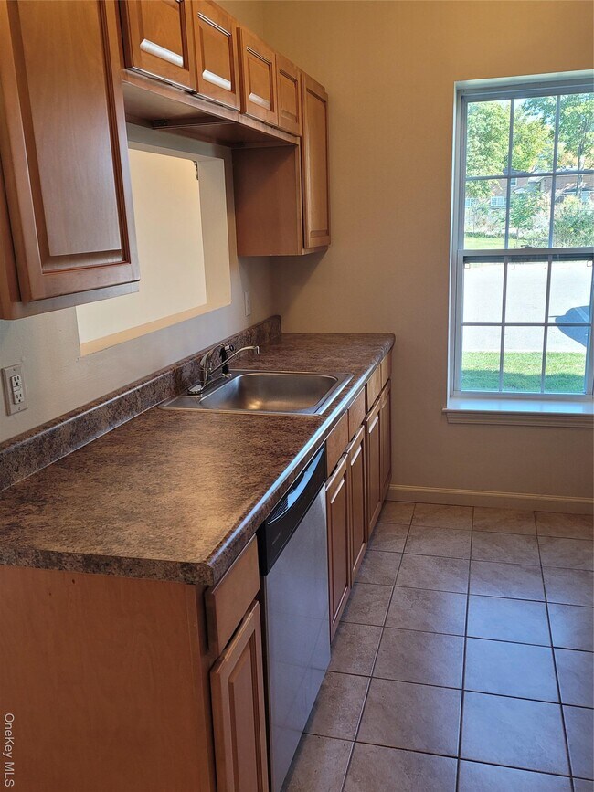 296 Ruth Ct in Middletown, NY - Building Photo - Building Photo