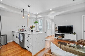 174 W Seventh St-Unit -3 in Boston, MA - Building Photo - Building Photo