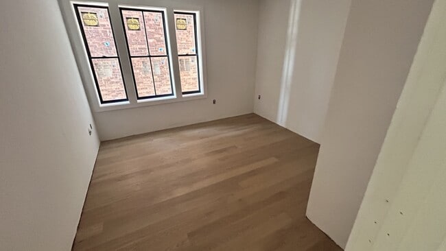 34 Orkney Rd, Unit 1