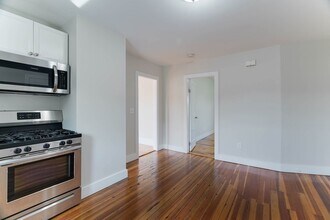 321 Jefferson Ave in Salem, MA - Building Photo - Building Photo