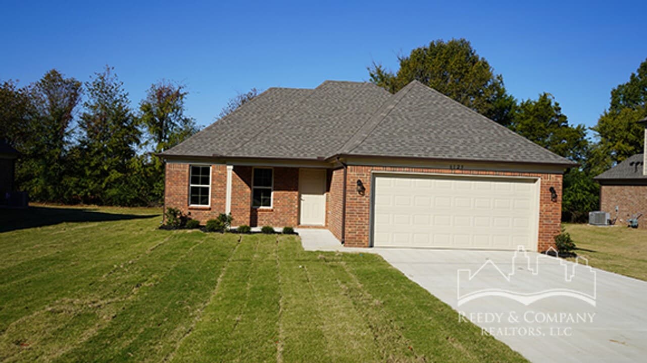 6125 Humphreys Dr in Olive Branch, MS - Foto de edificio