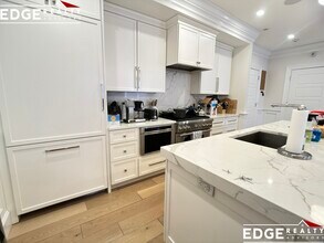 214 E St, Unit 2 in Boston, MA - Building Photo - Building Photo