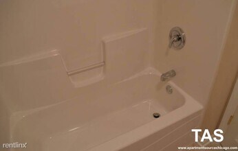 3211 W Armitage Ave-Unit -#4 in Chicago, IL - Building Photo - Building Photo