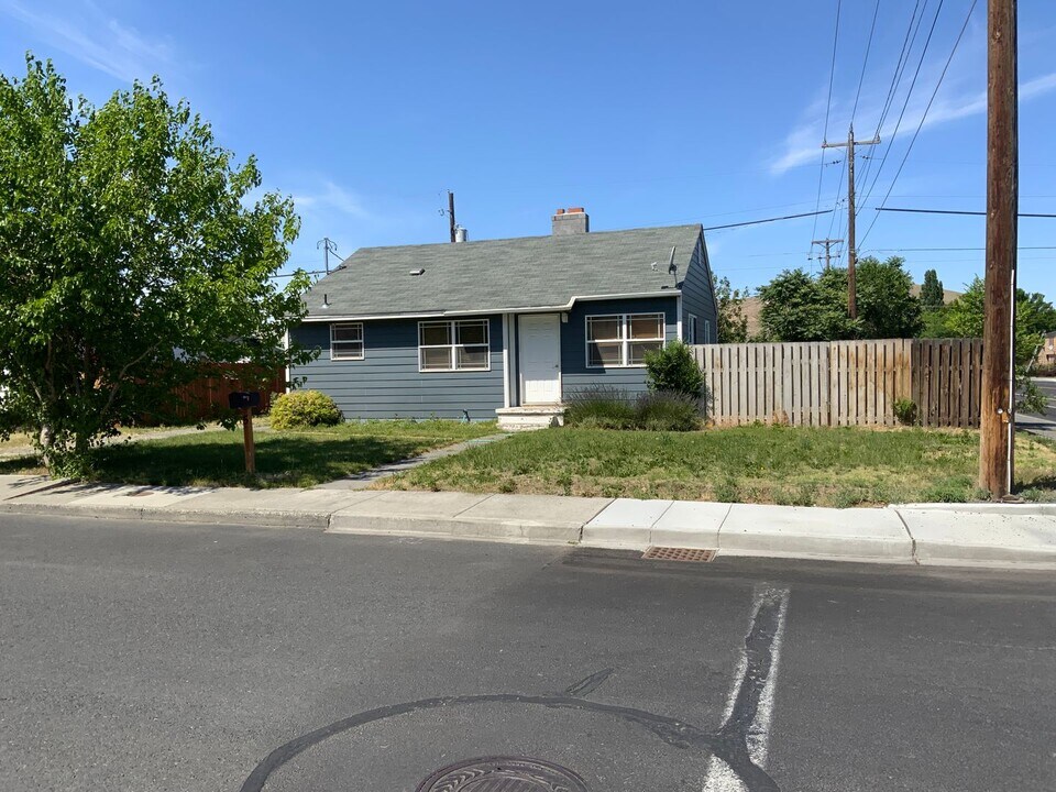 5 F St SE in Ephrata, WA - Building Photo