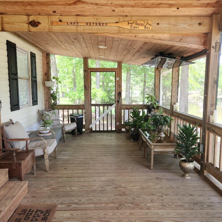 1989 White Oak Rd in Camden, SC - Building Photo