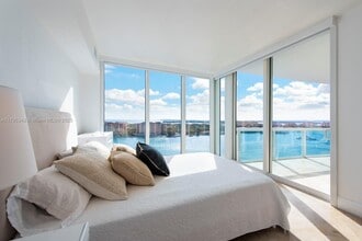 1000 S Pointe Dr, Unit 1903 in Miami Beach, FL - Building Photo - Building Photo