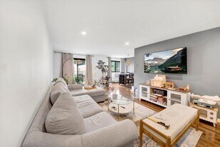 348 Central Park Ave in Scarsdale, NY - Building Photo