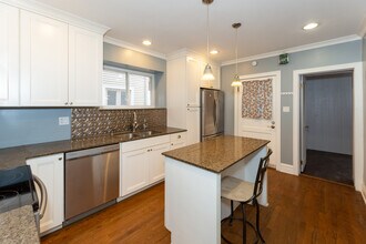 4820 W Roscoe St-Unit -1 in Chicago, IL - Building Photo - Building Photo