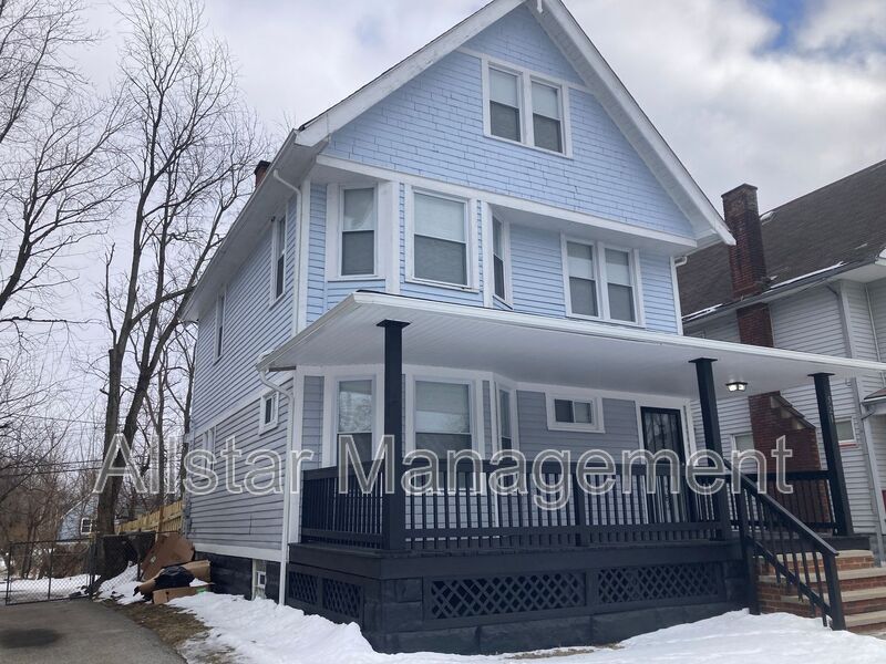 521 E 109th St in Cleveland, OH - Building Photo