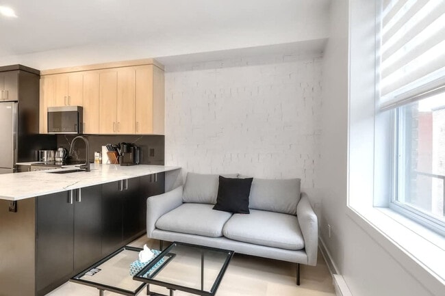 property at 2080 Av. Lincoln