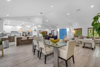340 Woodcrest Rd in Key Biscayne, FL - Building Photo - Building Photo