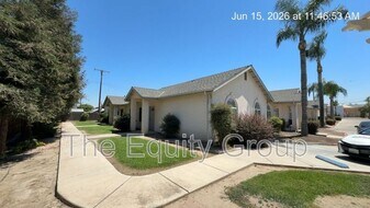 1319 S Crowe St in Visalia, CA - Building Photo