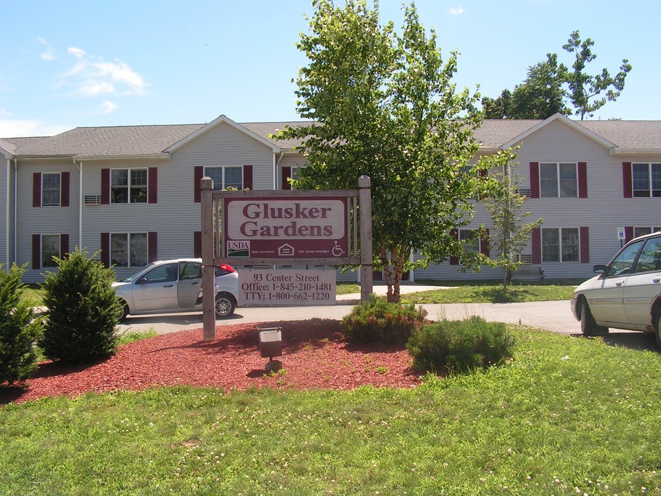 Glusker Gardens in Ellenville, NY - Foto de edificio