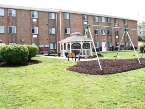 Lakeside Manor in Raphine, VA - Building Photo