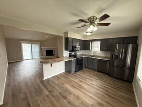 6328 Neighbor Dr in Fort Wayne, IN - Foto de edificio - Building Photo