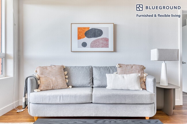 417 Centinela Ave-Unit -FL4-ID667 in Inglewood, CA - Building Photo - Building Photo