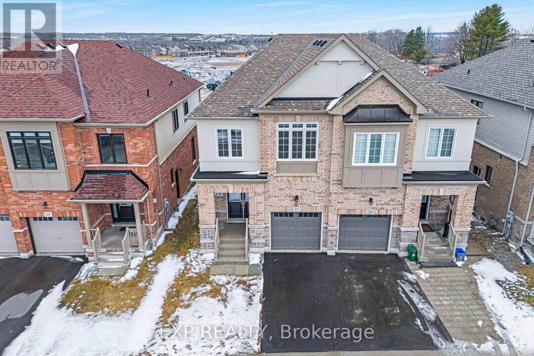 22 Greer St in Barrie, ON - Building Photo