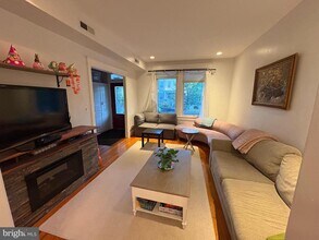 636 Kenyon St NW in Washington, DC - Building Photo - Building Photo