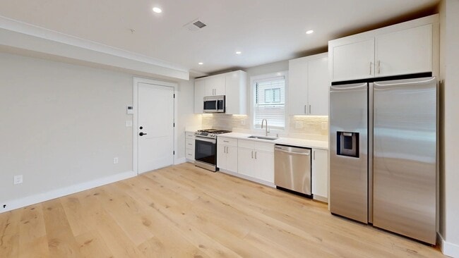 9 Everett St, Unit 1