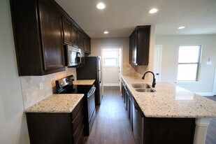 134-136 Crossbow Ct in Weatherford, TX - Building Photo