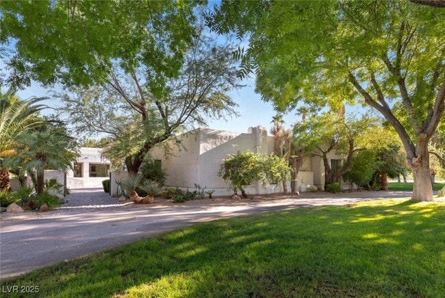 7330 N Rainbow Blvd in Las Vegas, NV - Building Photo - Building Photo