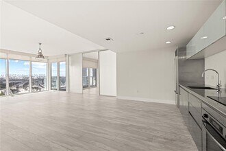 1040 Biscayne Blvd in Miami, FL - Building Photo - Building Photo
