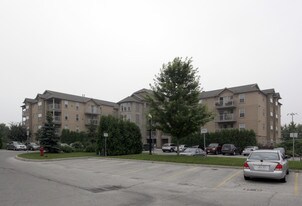 Abbey Oaks in Oakville, ON - Building Photo