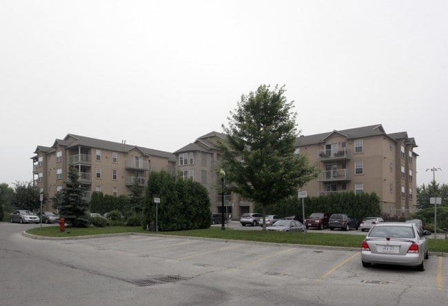 Abbey Oaks in Oakville, ON - Building Photo - Primary Photo