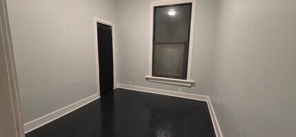 700 S Oakley Blvd, Unit Corner on Oakley in Chicago, IL - Building Photo - Building Photo