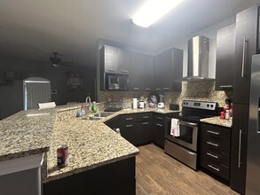 8216 Casa Verde Rd, Unit E160 in Laredo, TX - Building Photo - Building Photo
