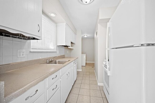 1636 Flynn St in Westland, MI - Building Photo - Building Photo
