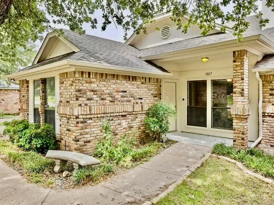 1817 Crooked Ln in Fort Worth, TX - Building Photo